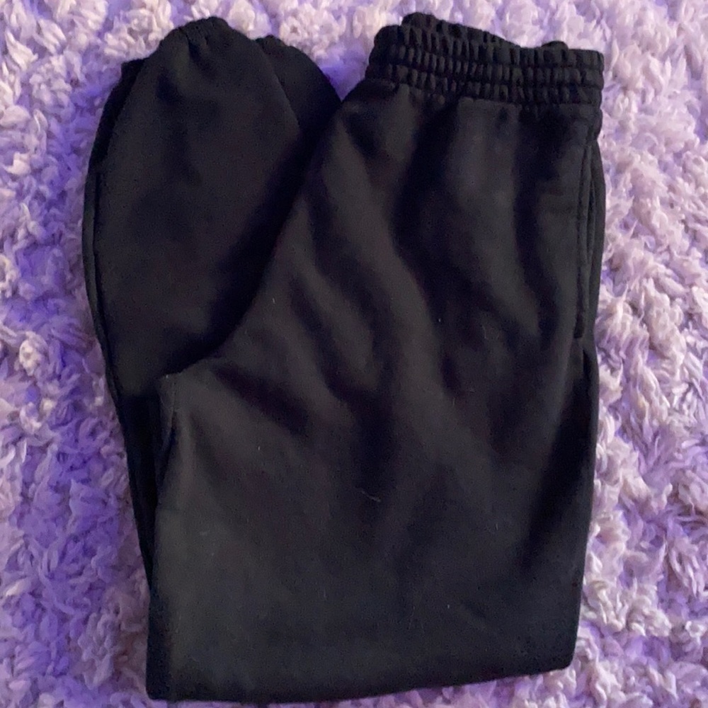 medium black sweatpants